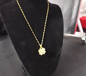 Spinner Gold Flower Pendant Necklace